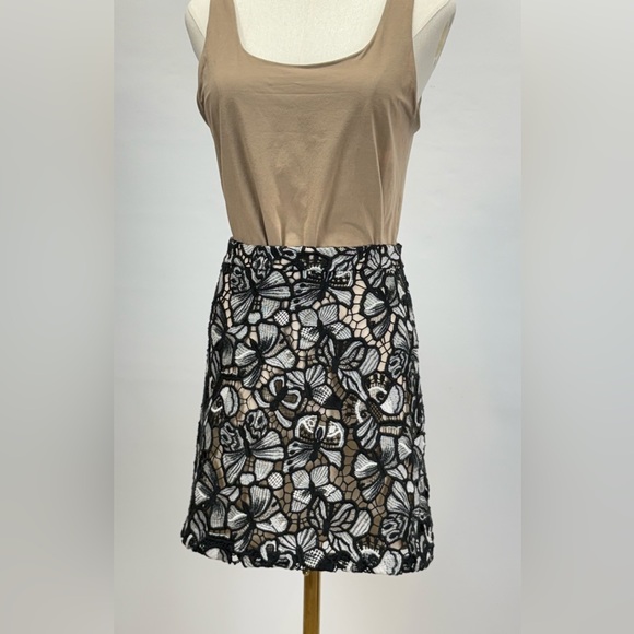 ALICE + OLIVIA Black and White Butterfly Lace Mini Skirt size 4 - Picture 4 of 14